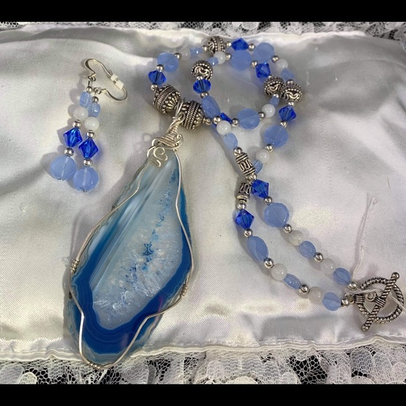Handcrafted Blue Agate Crystal Necklace Set 20" - Picture 4 of 5